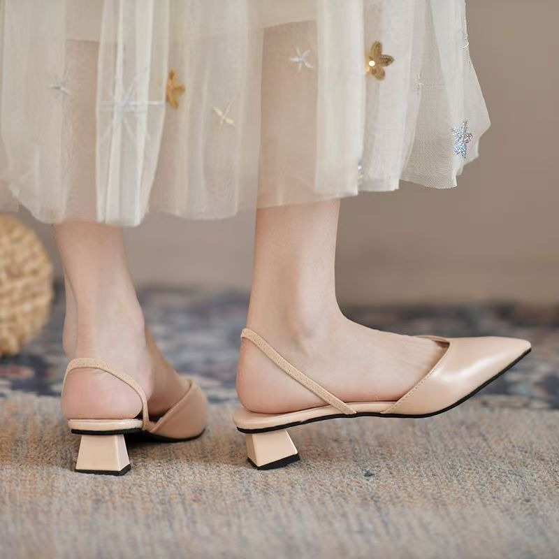 Sandálias Femininas de Salto B - Sandals avaliação e preço